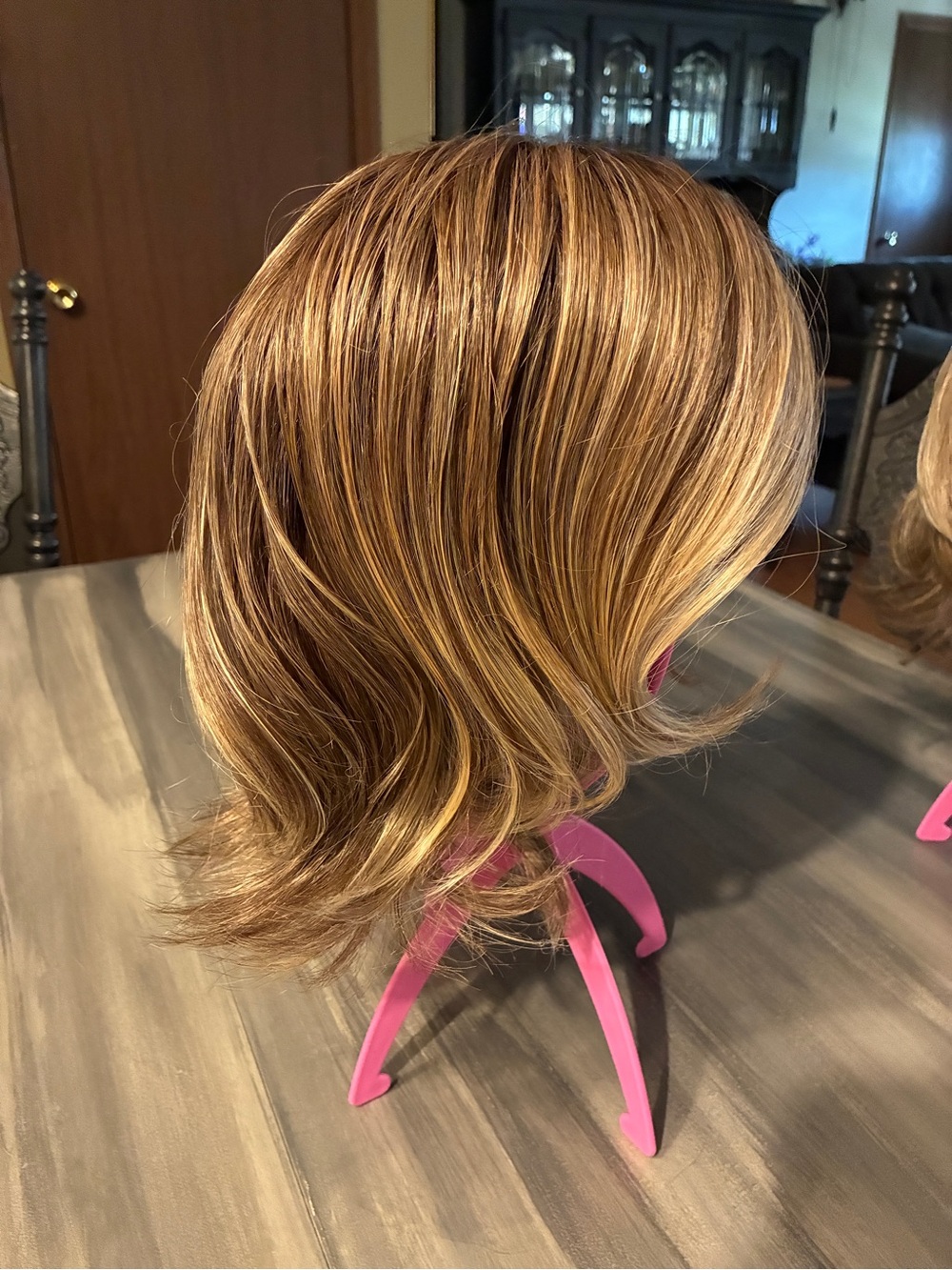 Raquel Welch Wig. “Crowd Pleaser”. Women's Light Brown Blonde Layered Wig -